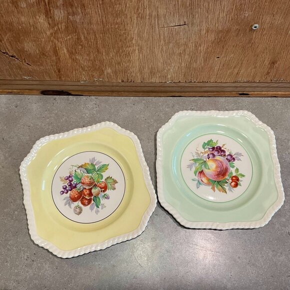 2 Vintage Johnson Bros Old English Plates With Fruit Pattern, Square Salad Plate - Picture 3 of 6